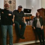 Jetzt als Trio - Peter gehört mit zum Wohnzimmerding!
